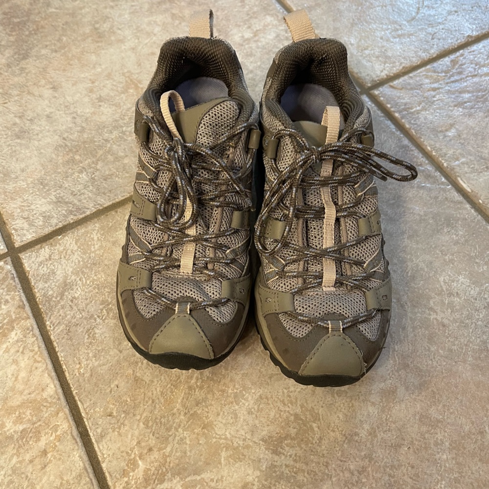 Merrell shoes for women size 6. Olive & grey colors